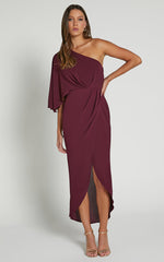 Belmira Midi Dress - One Shoulder Asymmetrical Short Sleeve Split Dress in Merlot